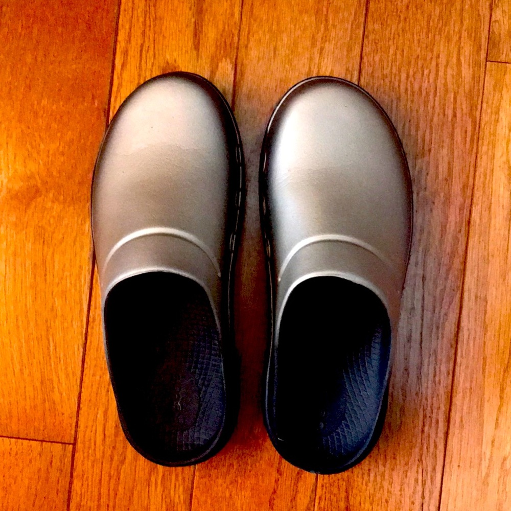 Oofos slides